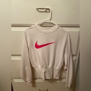 women’s Nike cropped crew